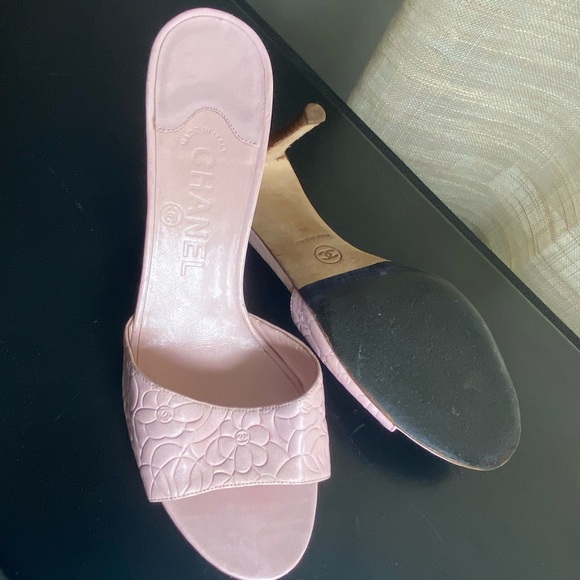 Chanel Pink Women's Slides Sandals mules slip ons low heels leather 39 8.5 pumps - Picture 7 of 8